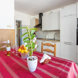 https://apartment-mira-crikvenica-51260-2.primorje-gorskikotar.com