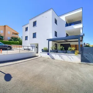 https://apartments-nadica-deluxe.primorje-gorskikotar.com