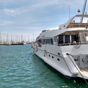 https://the-boathouse.es-andalucia.com