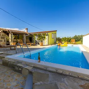 https://holiday-home-bukovac-pula.in-istria.net